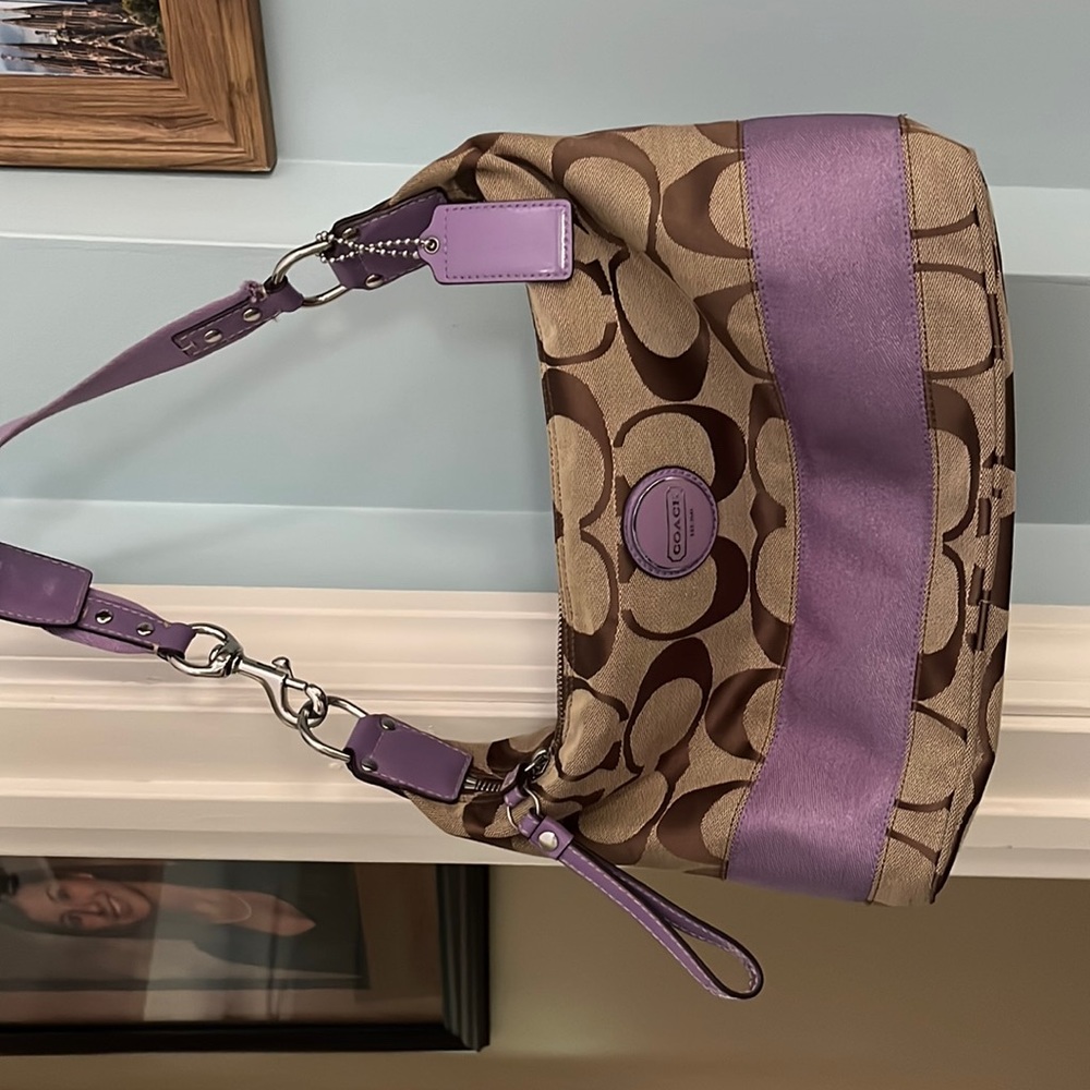 Nice coach pocketbook. Very lightly used.